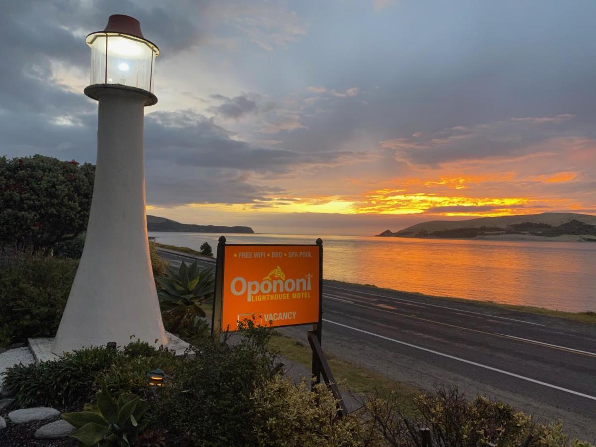 Opononi Lighthouse Motel Exteriör bild